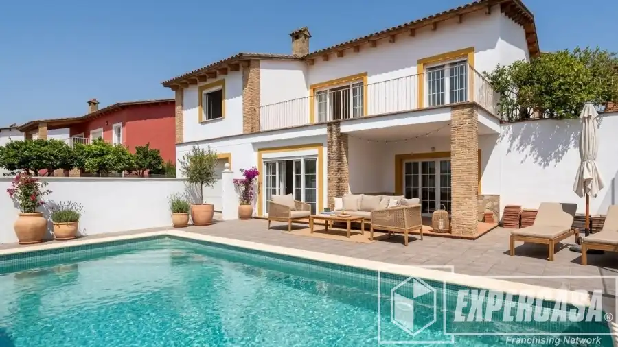Vista exterior de Casa o chalet en venta en L'Énova con Calefacción, Terraza y Trastero