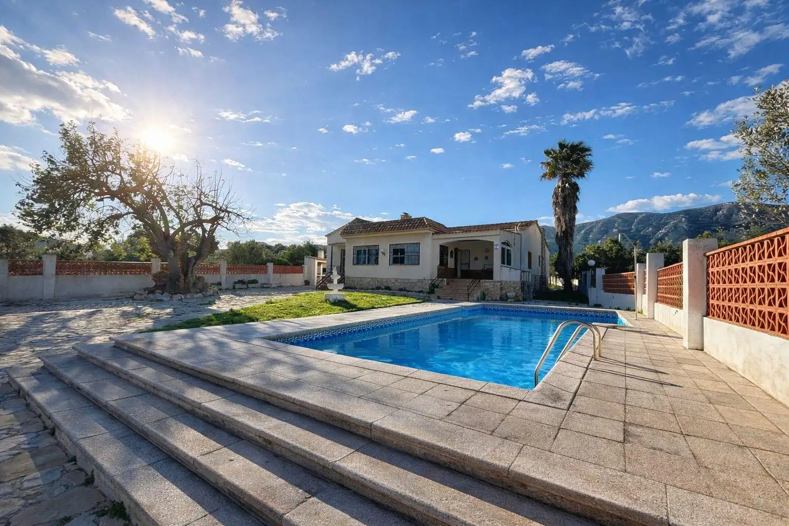 Vista exterior de Casa o xalet en venda en Alcanar amb Jardí privat, Traster i Piscina