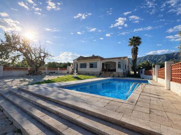 Villa mit Pool zum Verkauf in Alcanar