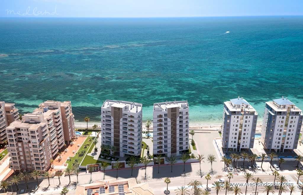 Exterior view of Apartment for sale in La Manga del Mar Menor  with Terrace, Storage room and Community pool