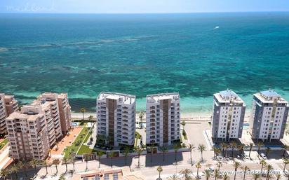 Außenansicht von Wohnungen zum verkauf in La Manga del Mar Menor mit Terrasse, Abstellraum und Gemeinschaftspool
