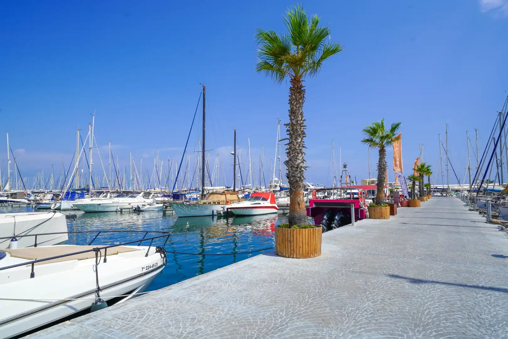 Vista exterior de Casa o xalet en venda en San Pedro del Pinatar amb Aire condicionat