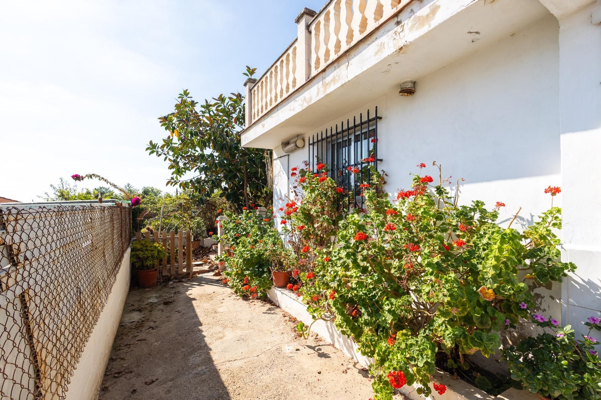 Vista exterior de Casa adosada en venda en Llíria amb Terrassa, Traster i Piscina