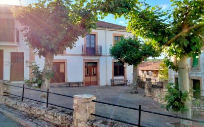 Vista exterior de Casa o xalet en venda en Cerezo de Abajo amb Calefacció, Traster i Moblat