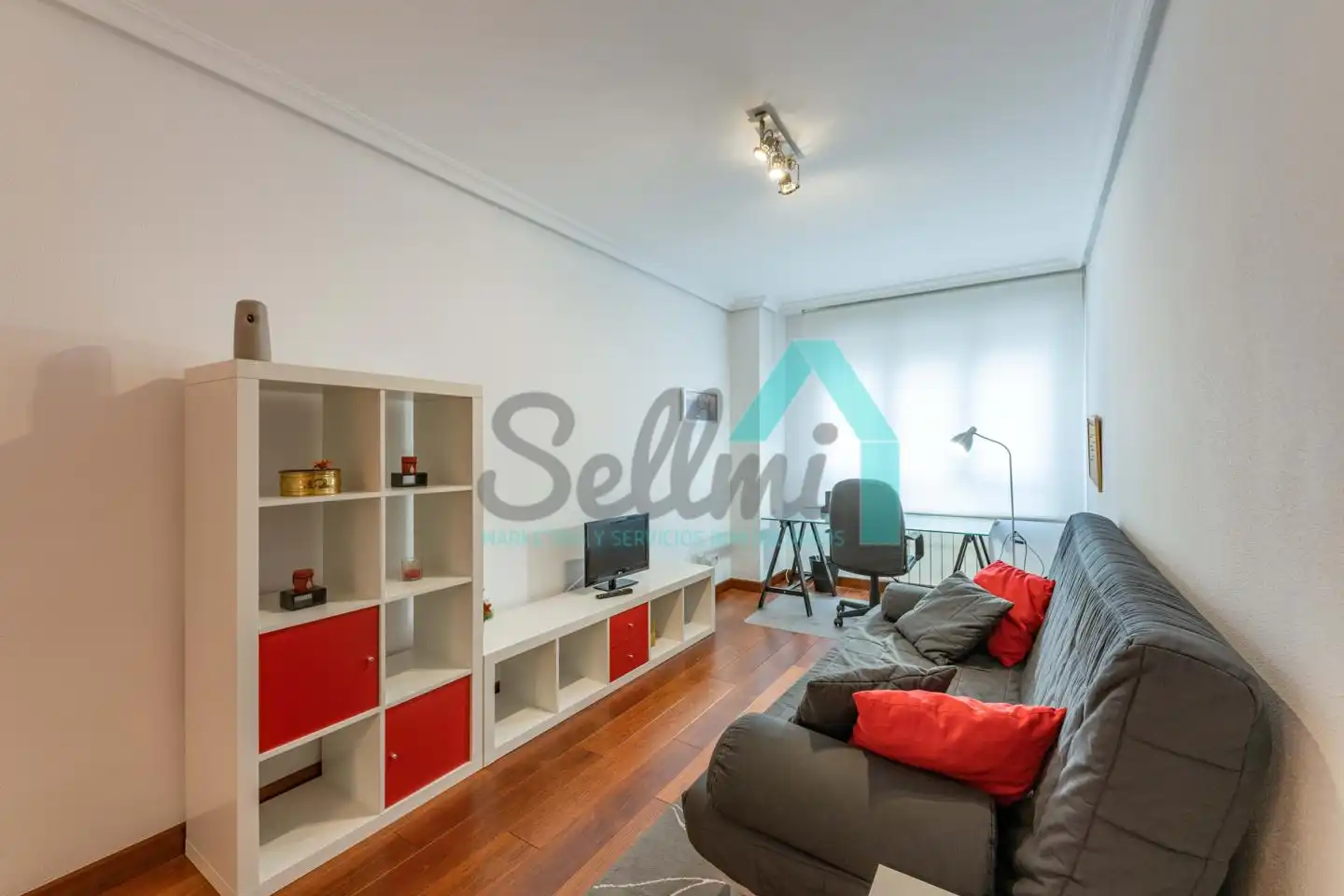 Sala de estar de Piso en venta en Oviedo  con Calefacción y Parquet