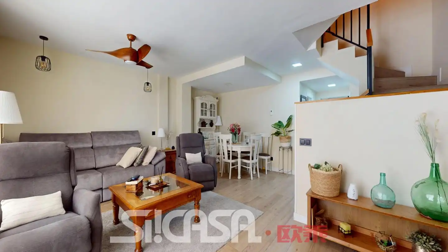Sala de estar de Casa adosada en venta en Parla con Aire acondicionado, Calefacción y Terraza