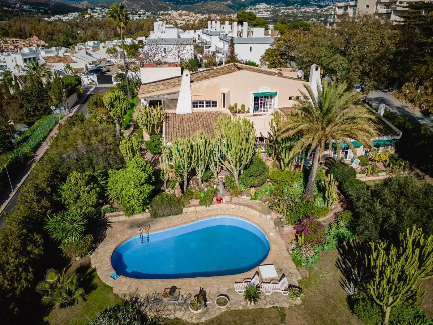 Villa con piscina in vendita a Urbanización Atalaya del Golf, imagen 2