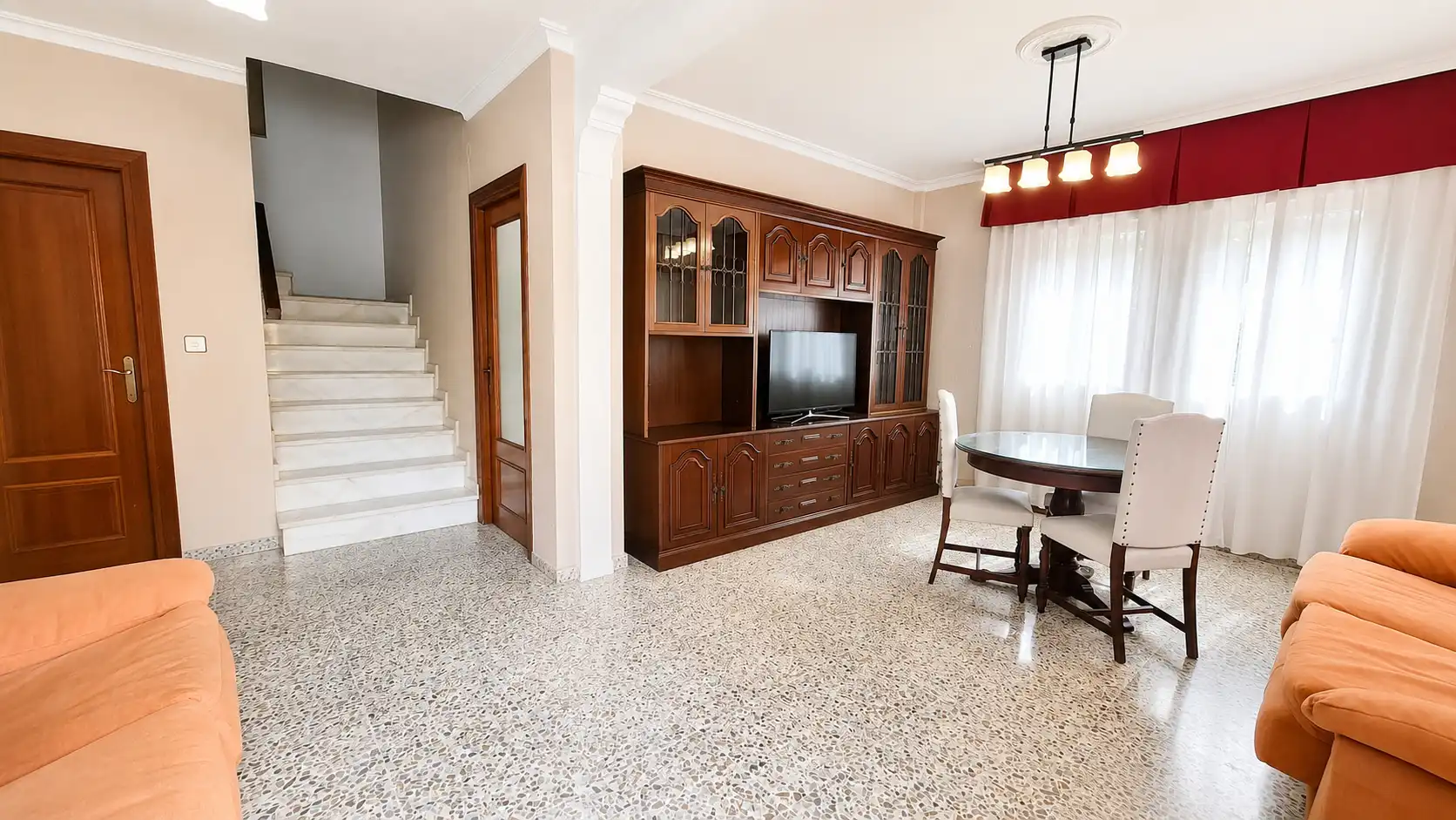 Sala d'estar de Casa adosada en venda en Motril amb Terrassa, Traster i Forn