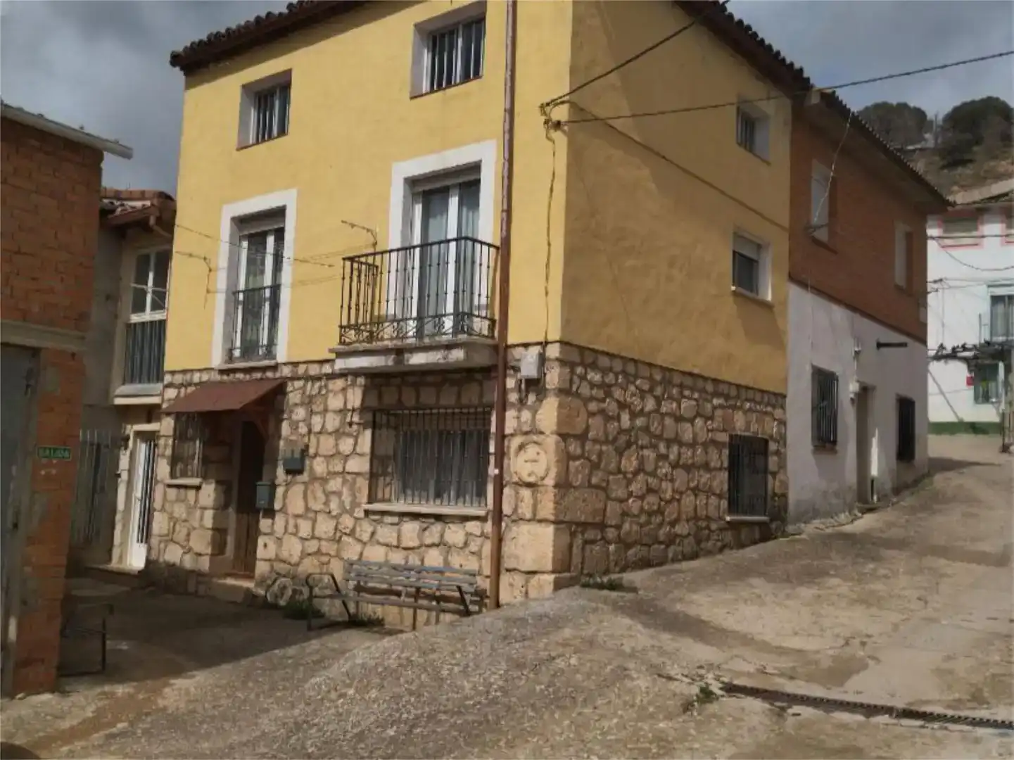 Vista exterior de Casa o chalet en venta en Brihuega con Balcón