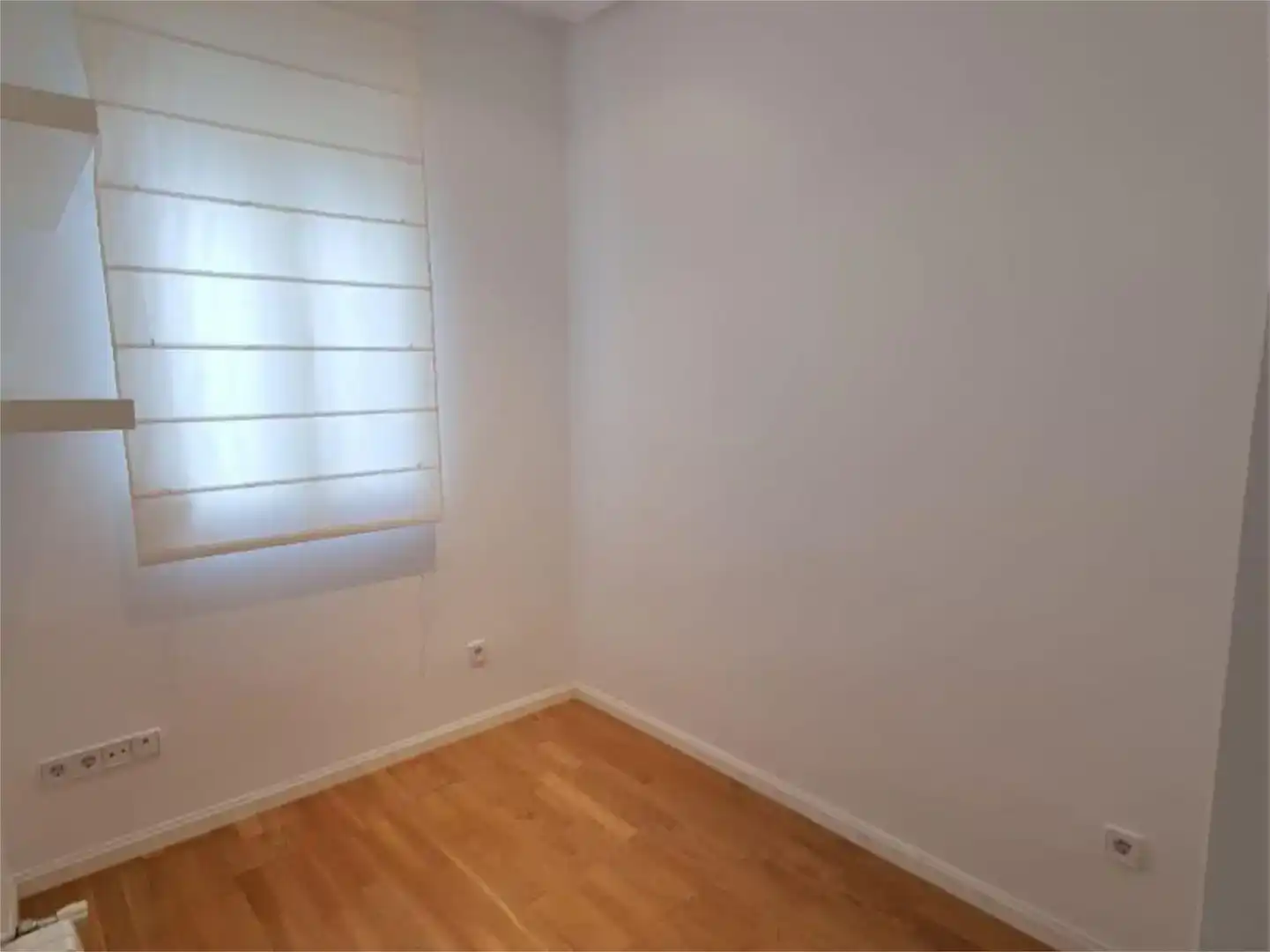 Schlafzimmer von Wohnung zur Miete in  Madrid Capital mit Klimaanlage und Balkon