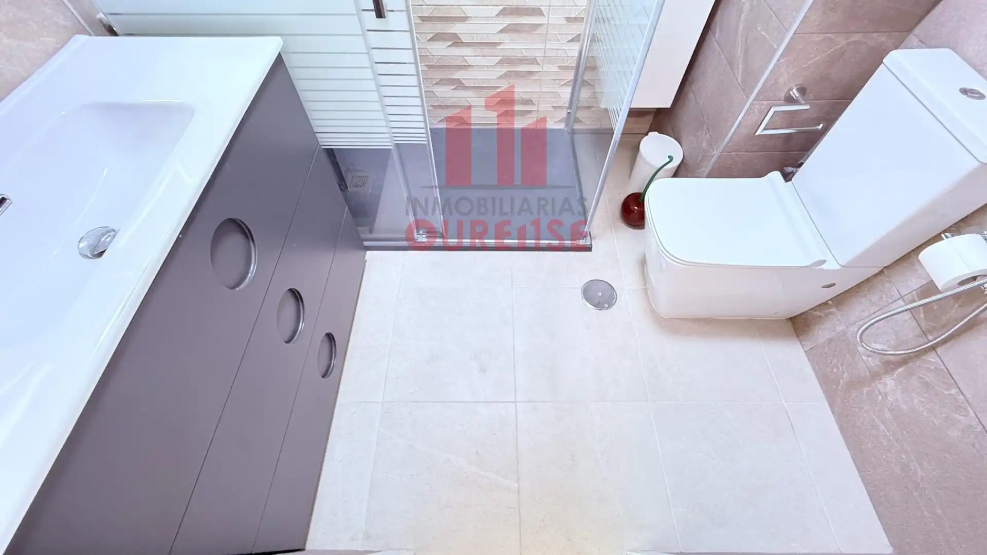 Bathroom of Flat for sale in Ourense Capital   with Heating, Storage room and Furnished