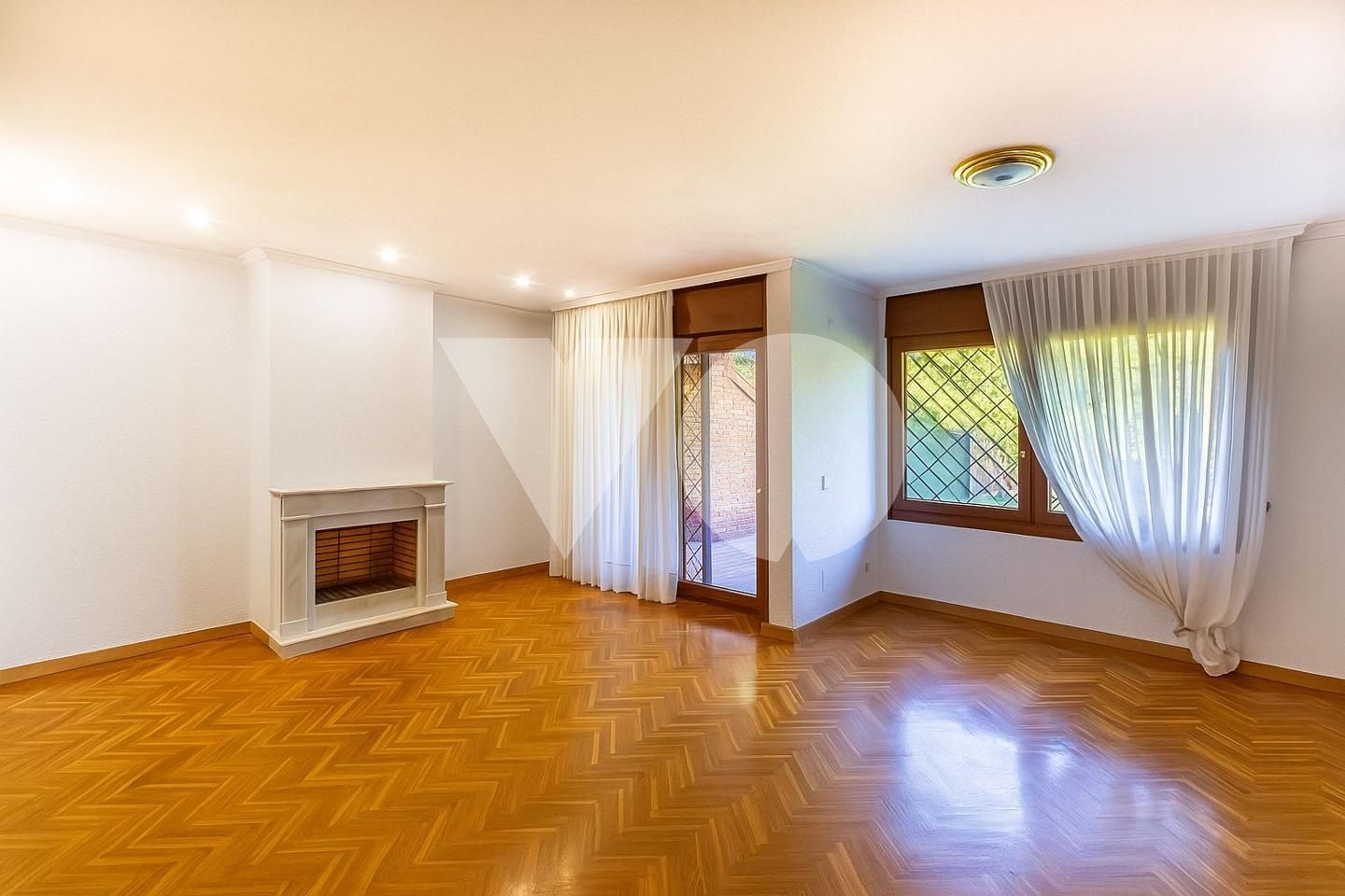 Living room of Single-family semi-detached for sale in Majadahonda  with Air Conditioner, Heating and Private garden