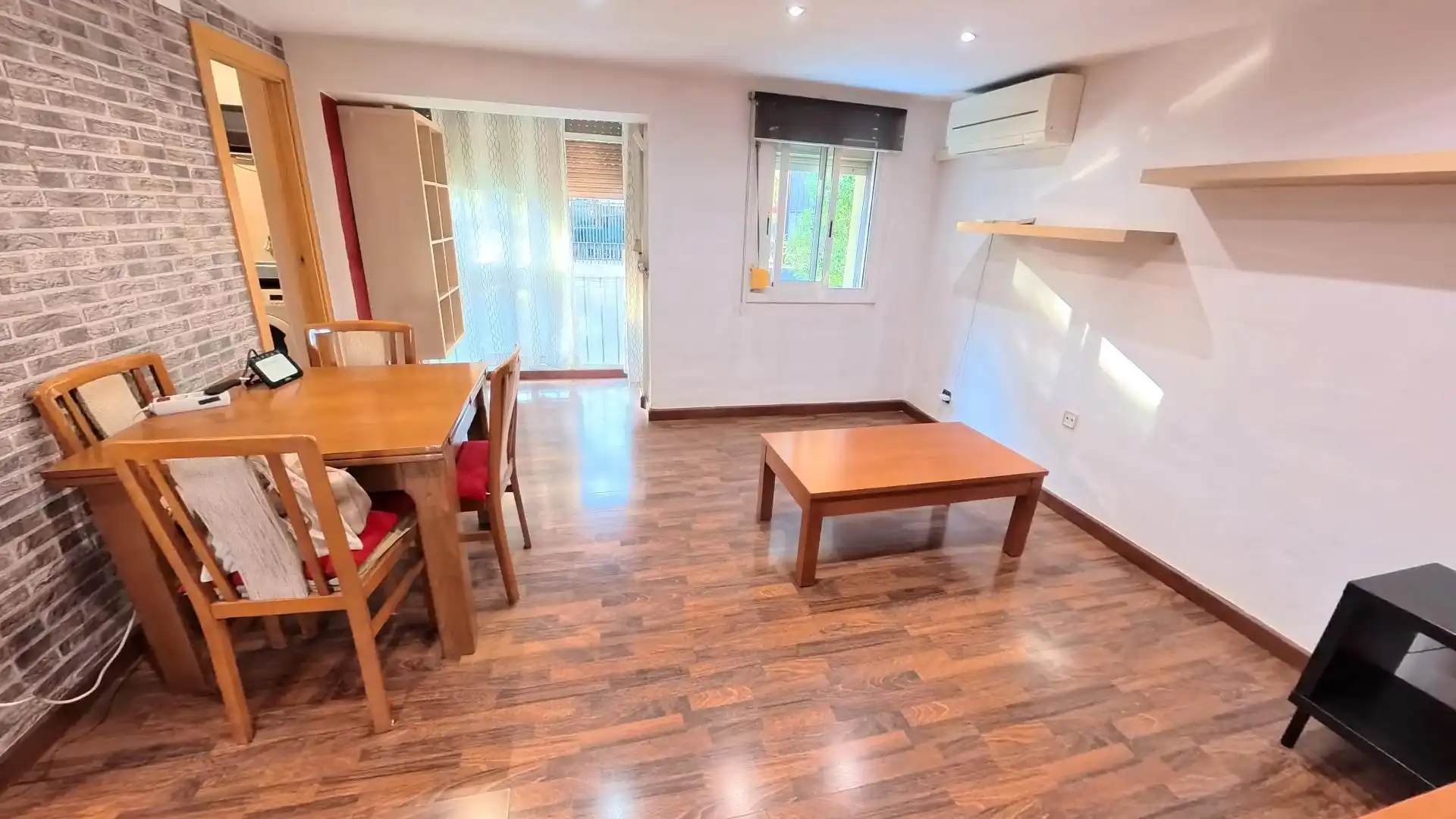 Wohnung zum Verkauf in Barcelona mit Klimaanlage, Parkett und Möbliert