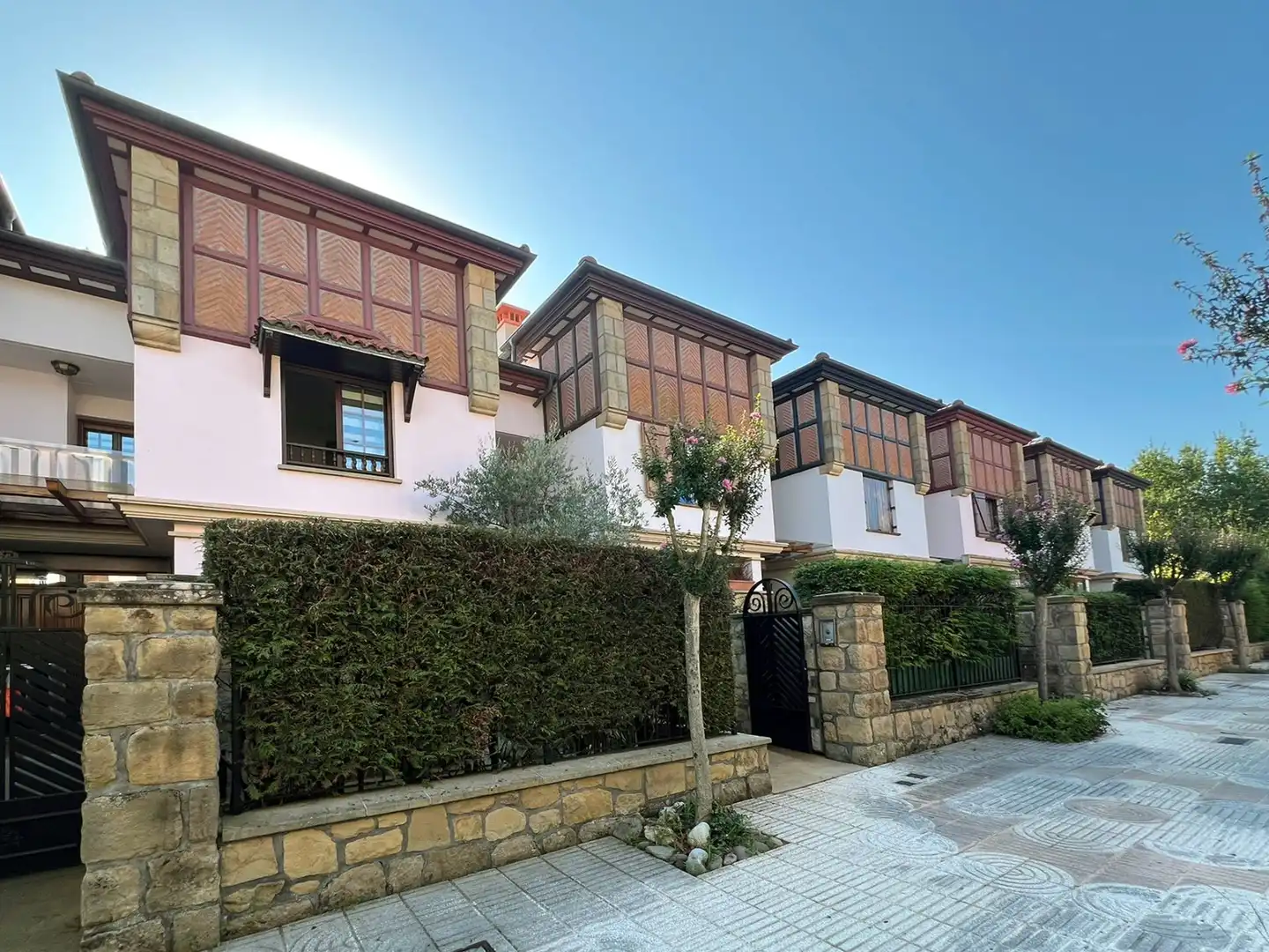 Vista exterior de Casa adosada en venta en Zarautz con Aire acondicionado, Calefacción y Jardín privado