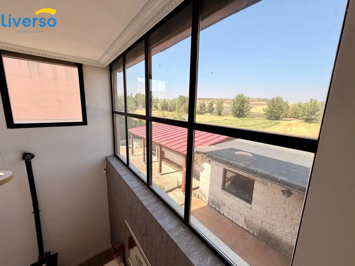Vista exterior de Casa adosada en venda en Alfoz de Quintanadueñas amb Calefacció, Terrassa i Traster