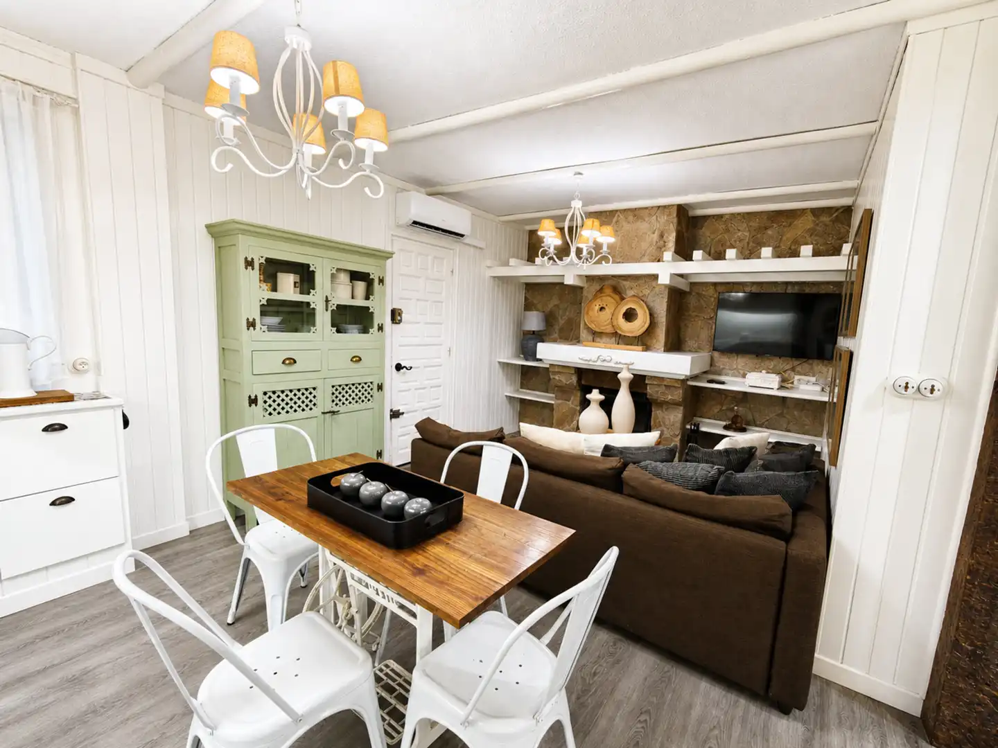 Sala d'estar de Apartament en venda en Manilva amb Aire condicionat, Terrassa i Piscina