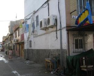 Exterior view of Single-family semi-detached for sale in  Sevilla Capital