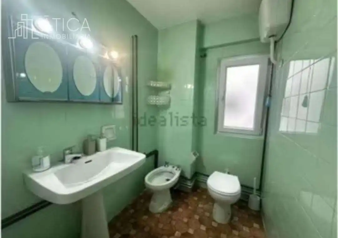 Baño de Piso de alquiler en Castillejo de Martín Viejo con Calefacción, Terraza y Amueblado