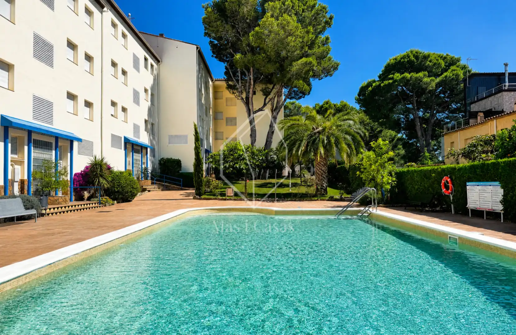 Piscina de Apartamento en venta en L'Escala con Terraza, Amueblado y Balcón