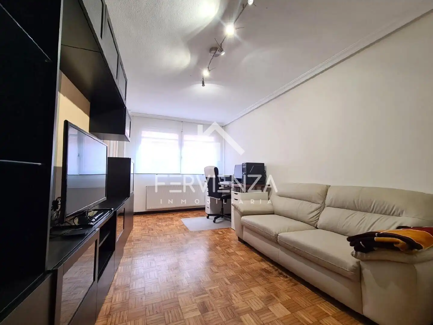 Sala d'estar de Pis en venda en Oviedo 