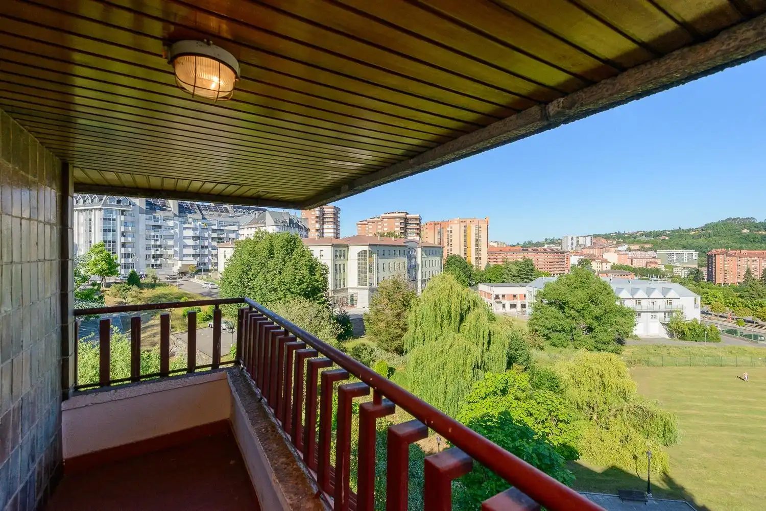 Terrassa de Pis en venda en Oviedo  amb Calefacció, Terrassa i Traster