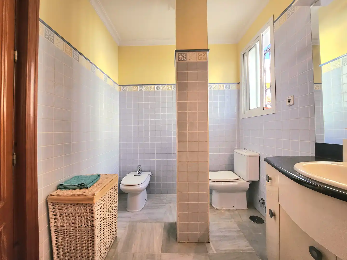 Baño de Casa o chalet en venta en Alcalá de Guadaira con Aire acondicionado, Calefacción y Jardín privado