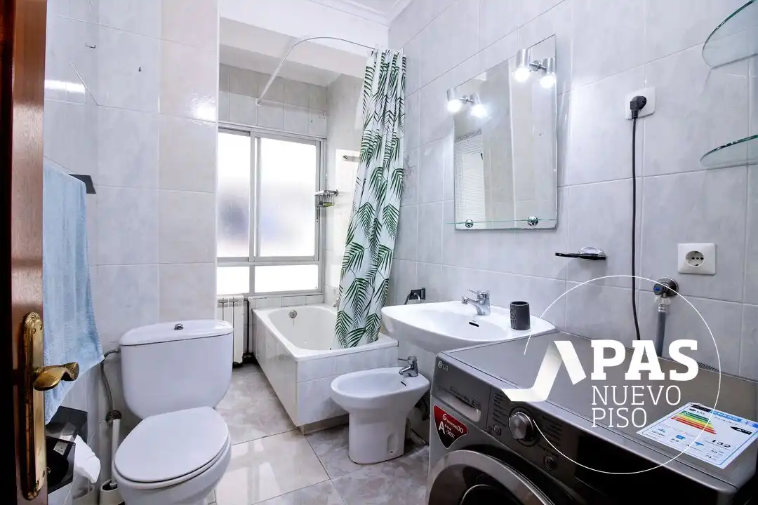 Bathroom of Flat for sale in Santander  with Heating and Furnished