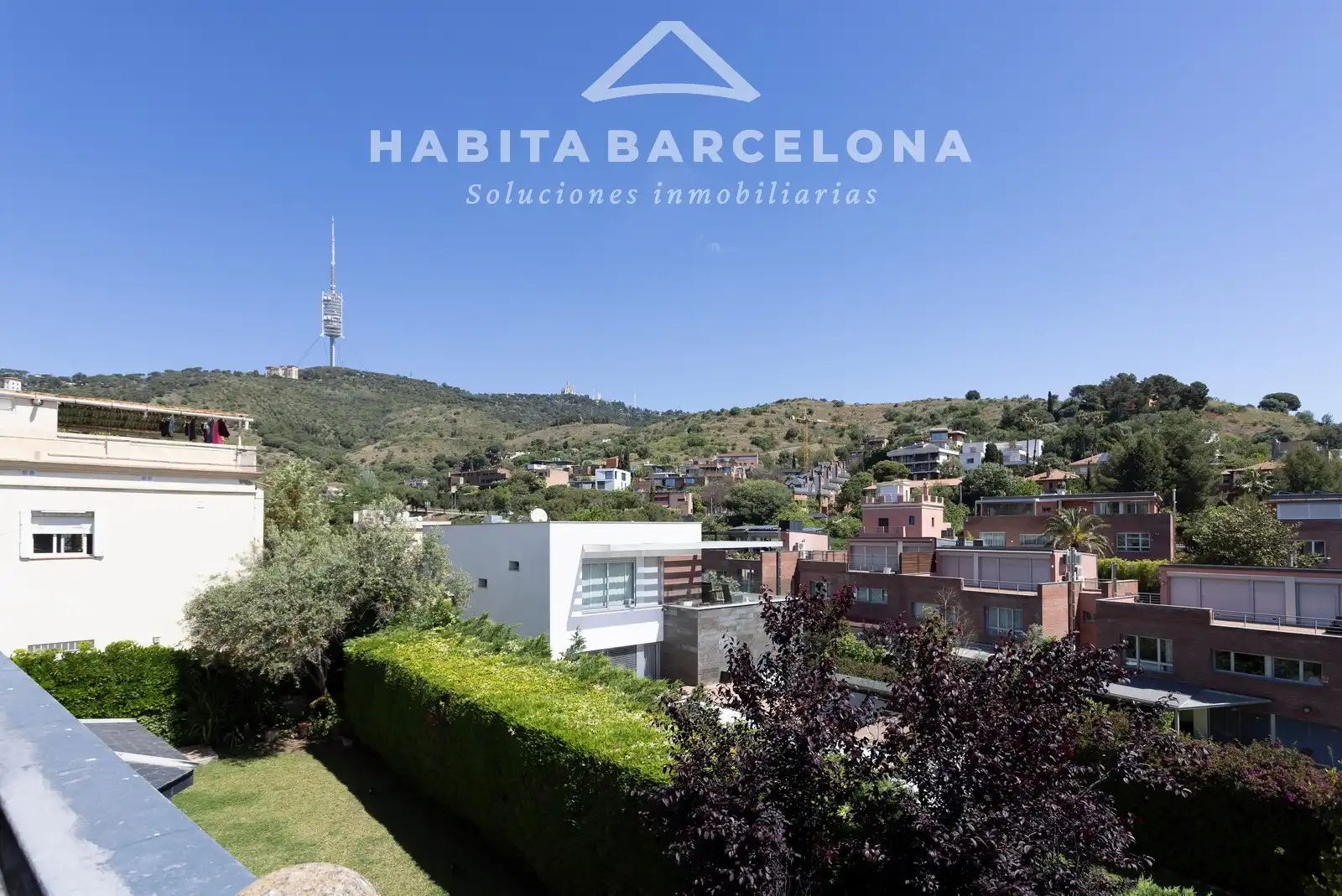 Vista exterior de Casa o xalet de lloguer en Barcelona amb Aire condicionat, Calefacció i Jardí privat