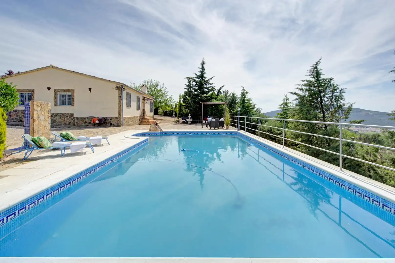 Piscina de Casa o xalet en venda en Jaén amb Jardí privat, Terrassa i Piscina