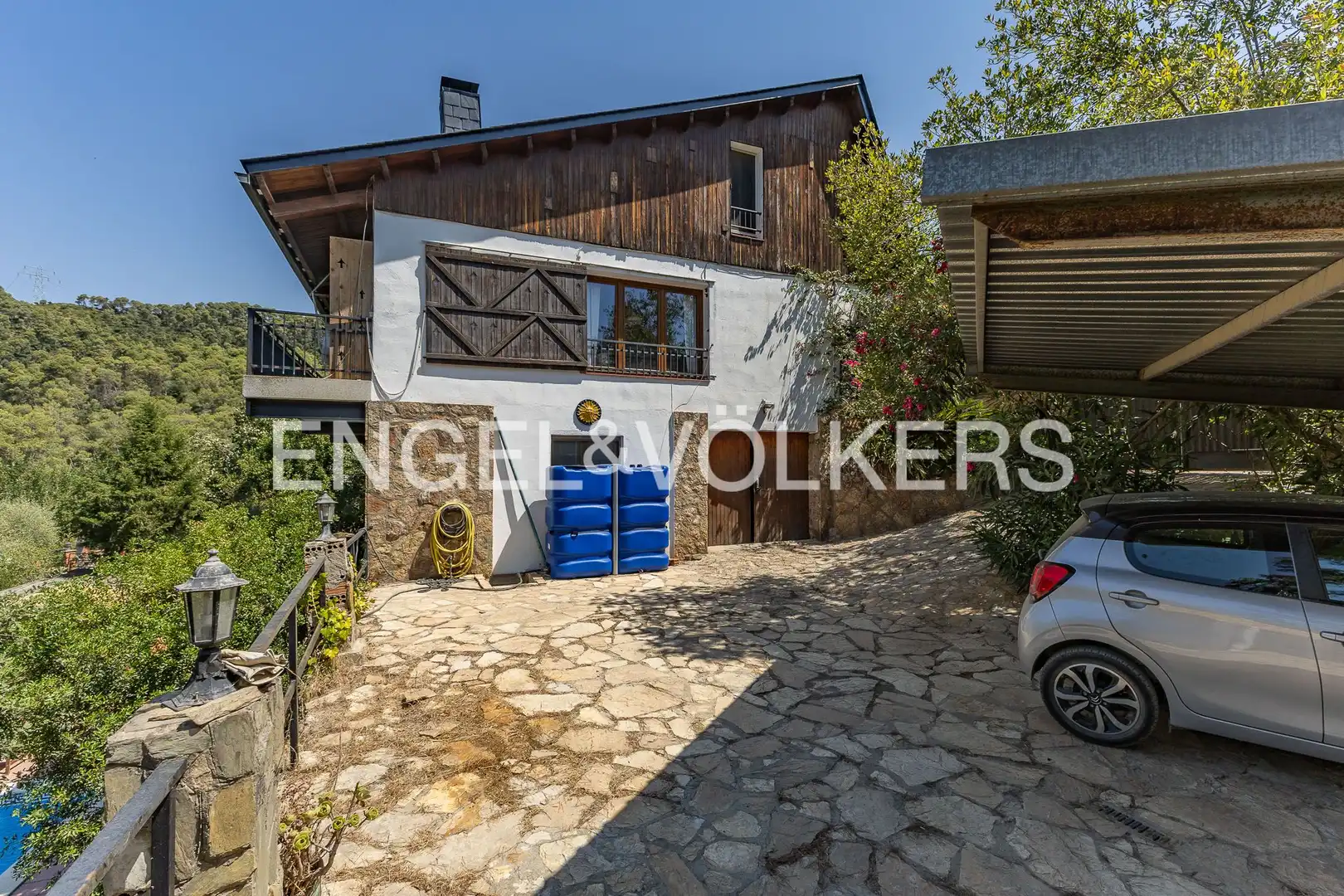 Vista exterior de Casa o xalet en venda en Molins de Rei amb Aire condicionat, Calefacció i Jardí privat
