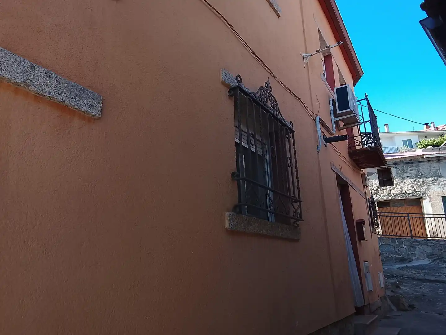 Vista exterior de Dúplex en venta en El Hoyo de Pinares  con Aire acondicionado, Calefacción y Terraza