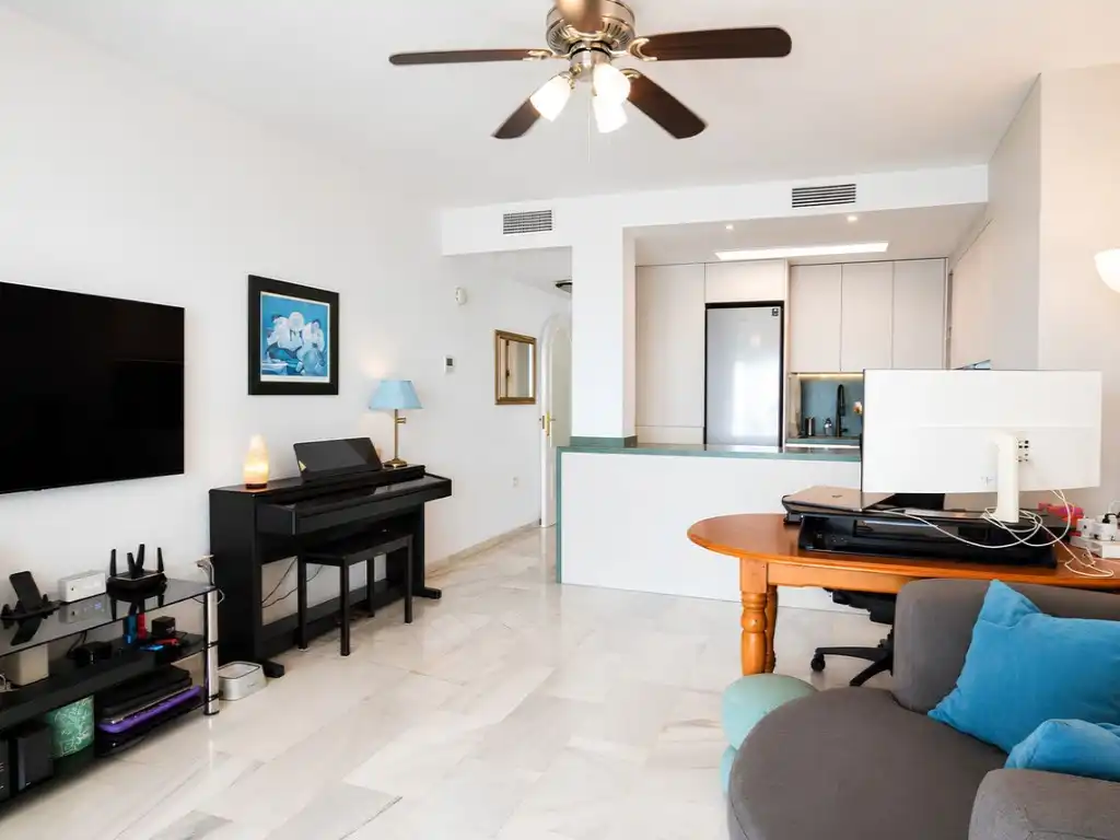 Living room of Flat for sale in Fuengirola  with Air Conditioner, Terrace and Furnished