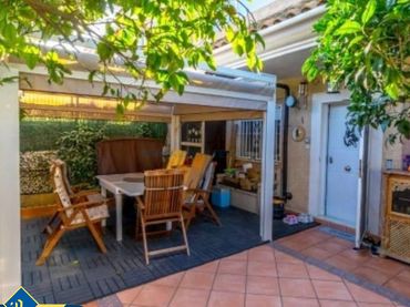 Casa amb piscina en venda a Nueva Torrevieja - Aguas Nuevas