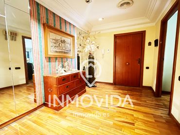 Piso con balcón en venta en Pasaje Del Leon