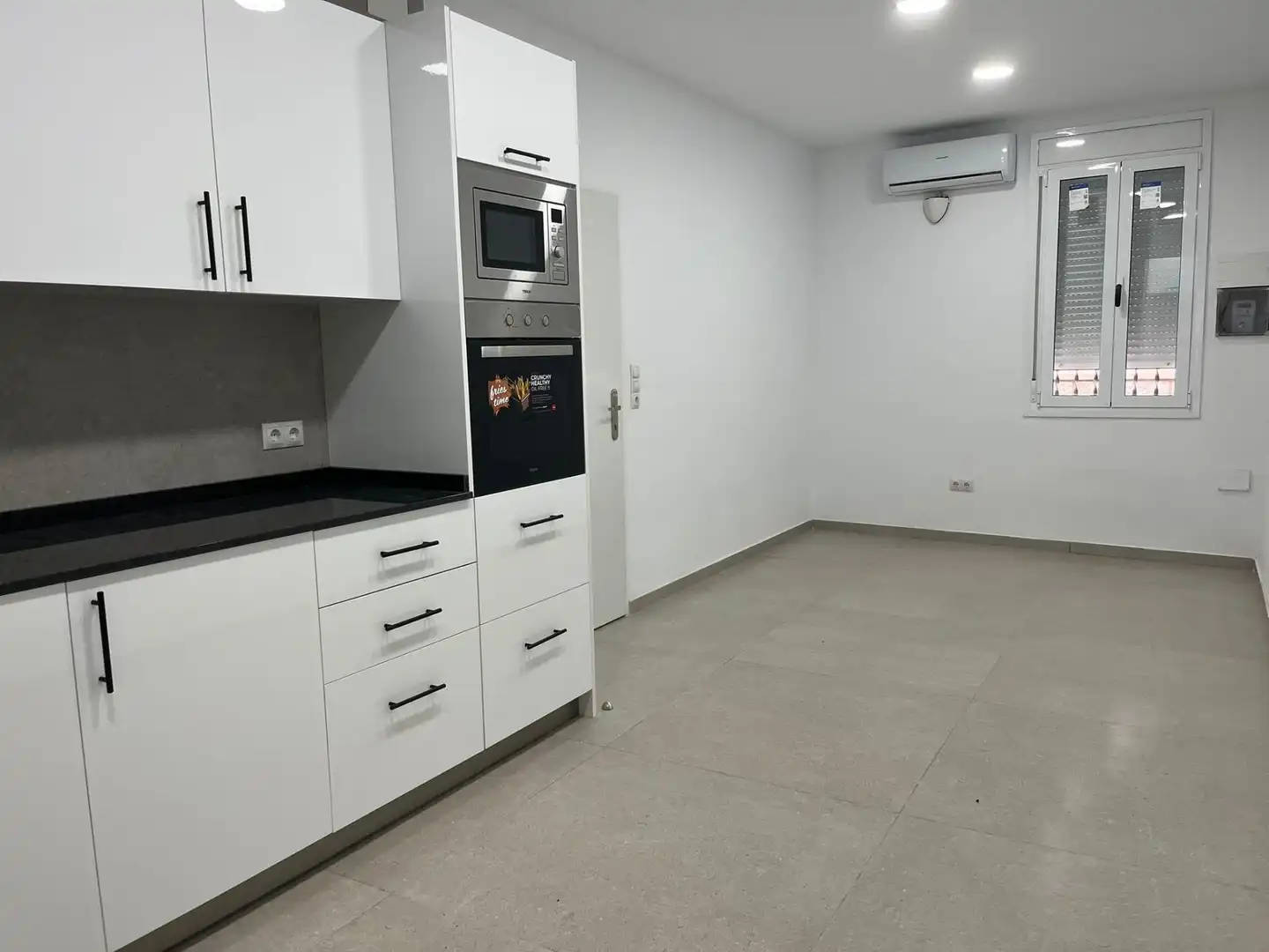 Kitchen of Flat for sale in Sabadell  with Air Conditioner and Heating