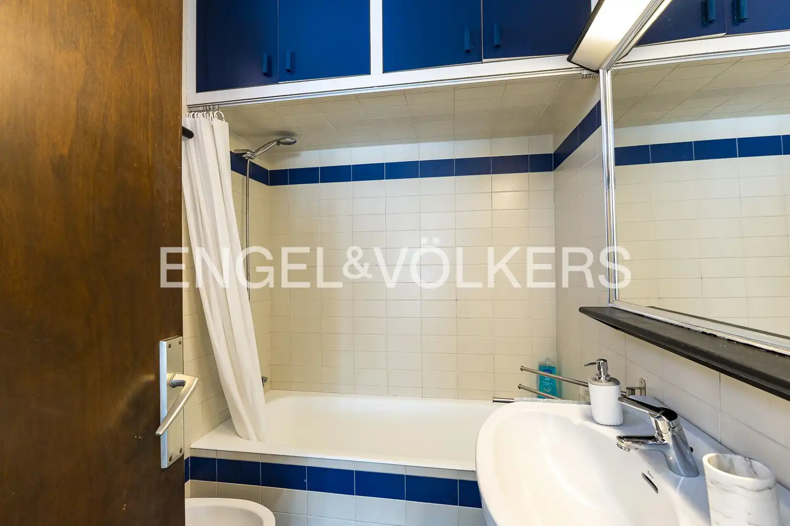 Badezimmer von Wohnung zur Miete in Cubelles mit Klimaanlage, Heizung und Privatgarten