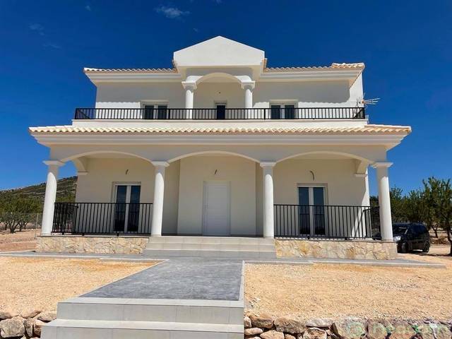 Casa-chalet en Venta en N/A en El Pinós / Pinoso