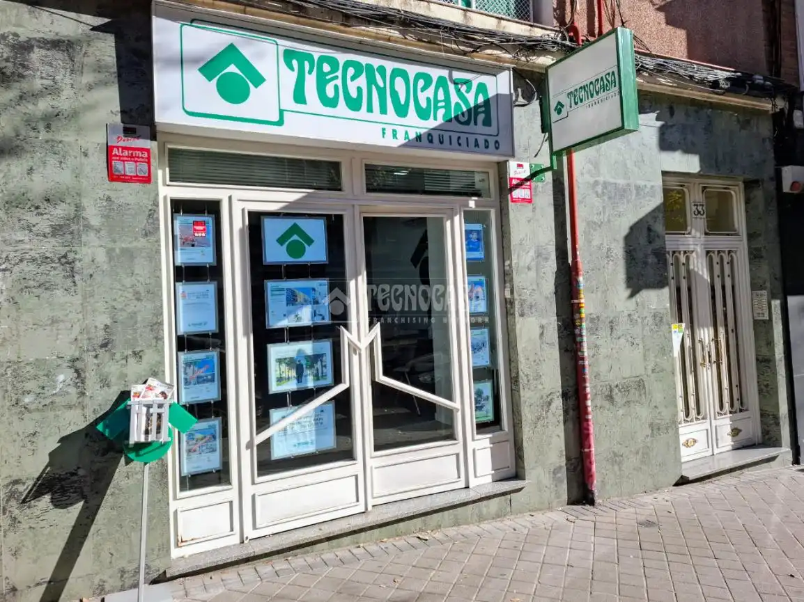 Vista exterior de Piso en venta en Madrid con Calefacción y Terraza