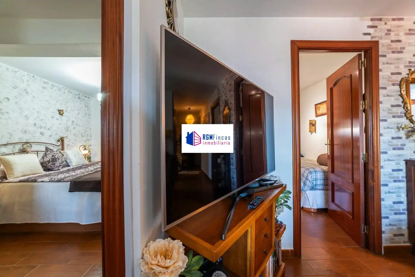 Living room of Flat for sale in Sevilla  with Air Conditioner, Heating and Terrace