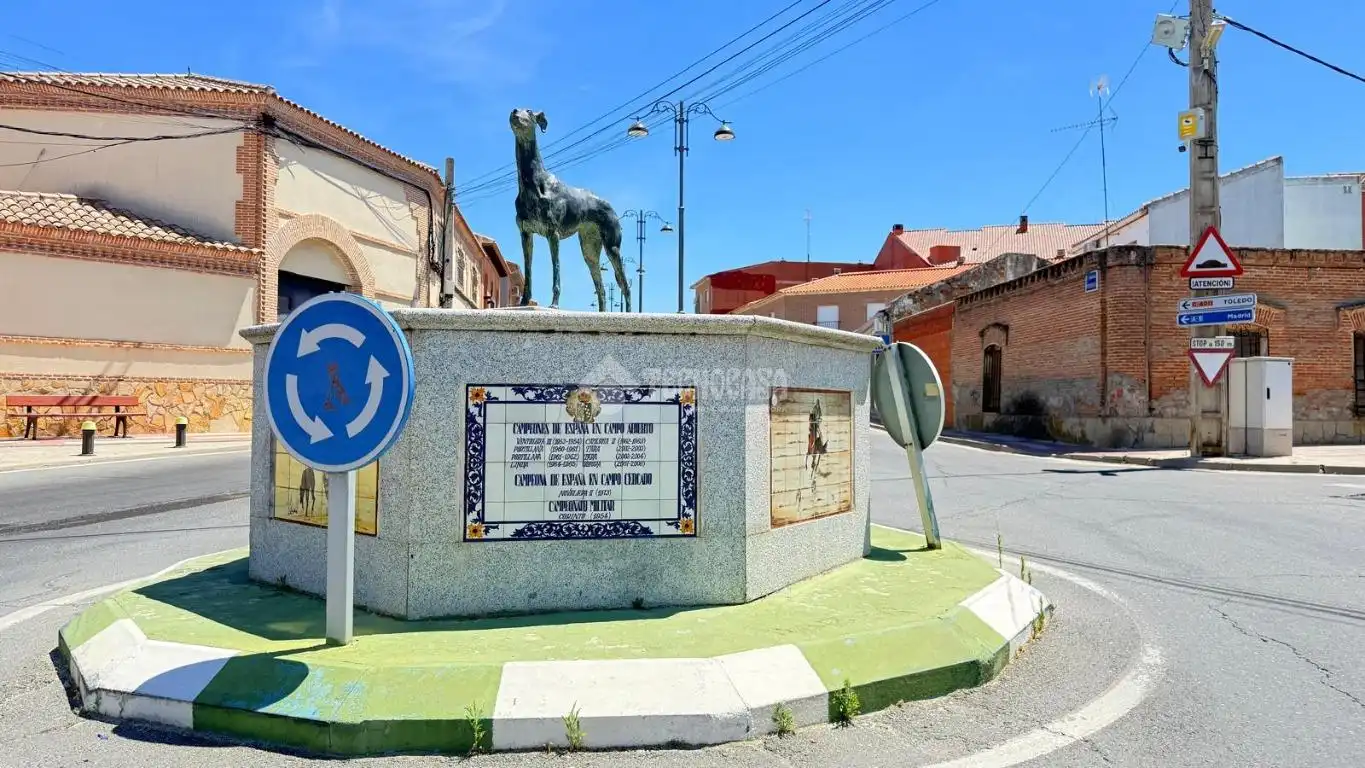 Außenansicht von Einfamilien-Reihenhaus zum Verkauf in Portillo de Toledo
