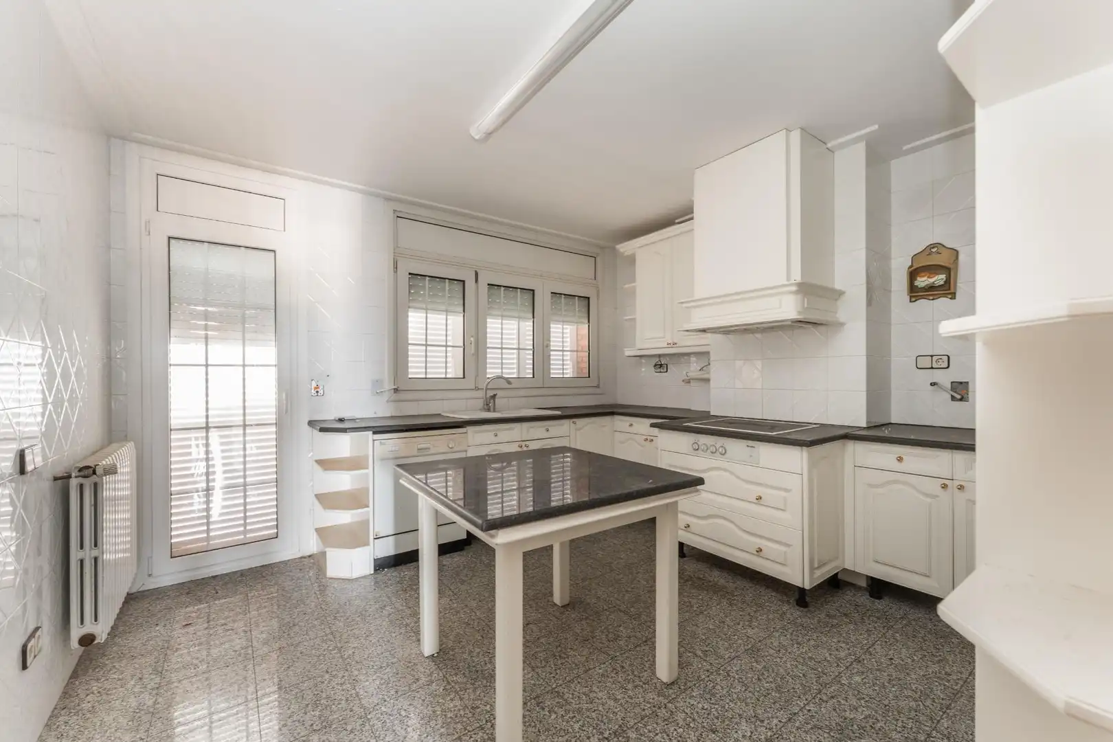 Cuina de Casa o xalet en venda en Montornès del Vallès amb Calefacció, Jardí privat i Terrassa