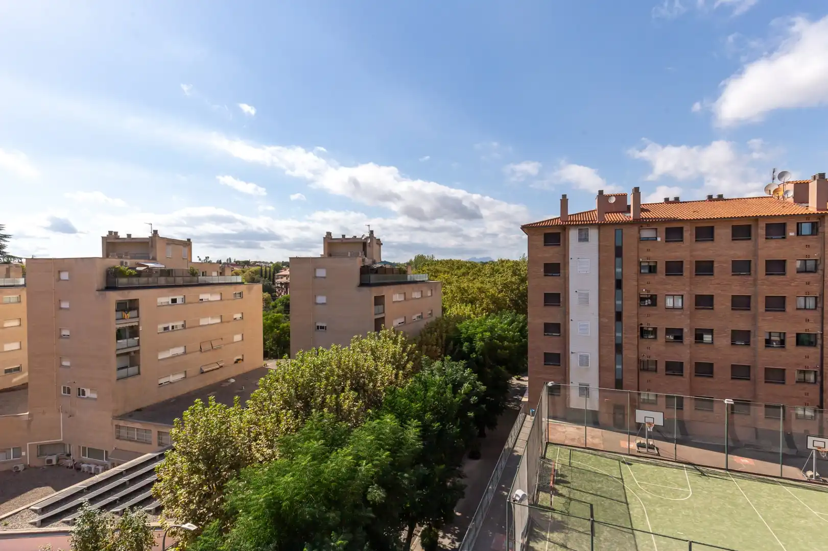 Vista exterior de Piso en venta en Sant Cugat del Vallès con Calefacción, Balcón y Alarma