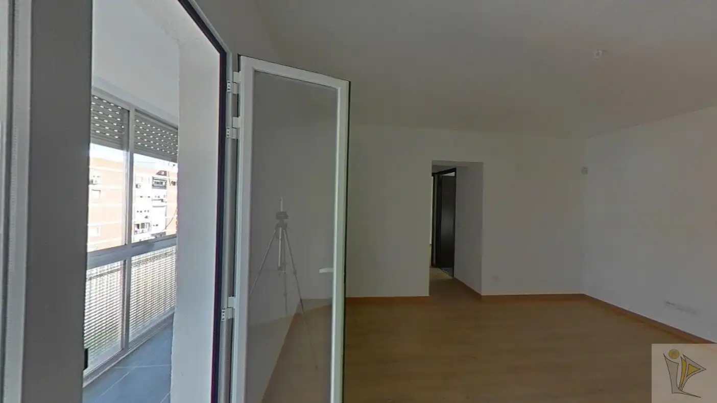 Piso en venta en CL LA BAÑEZA , Sudeste Industrial