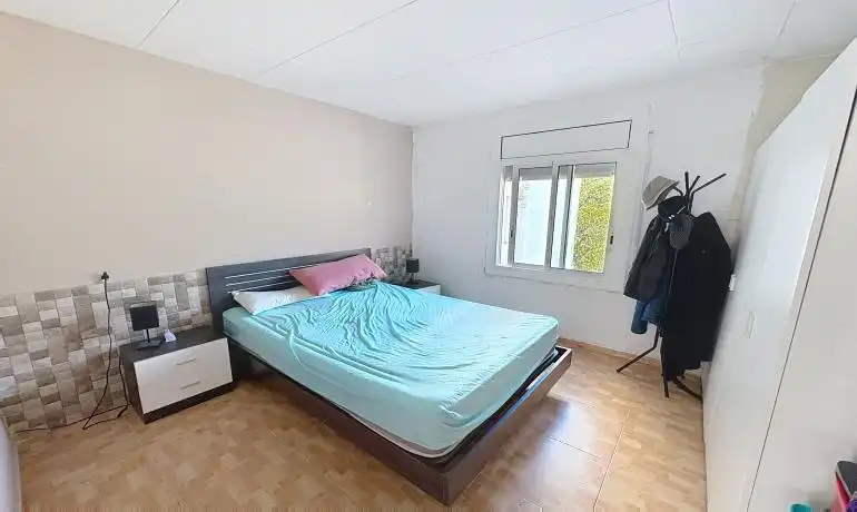 Schlafzimmer von Wohnung zum Verkauf in Roses mit Privatgarten