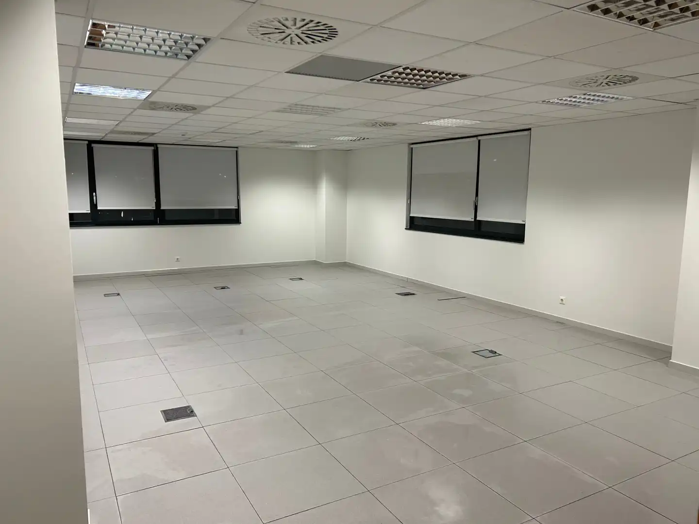 Office space with lift to rent in Polígono Parque Empresarial la Muga 3A, imagen 7