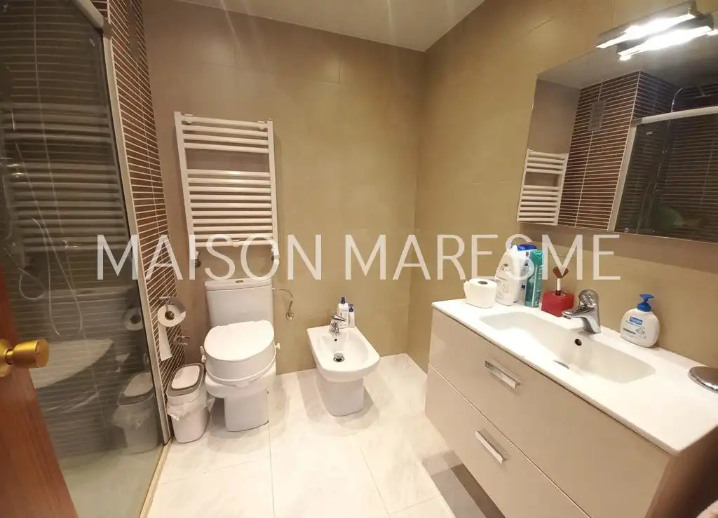 Baño de Ático en venta en Canet de Mar con Calefacción, Terraza y Balcón