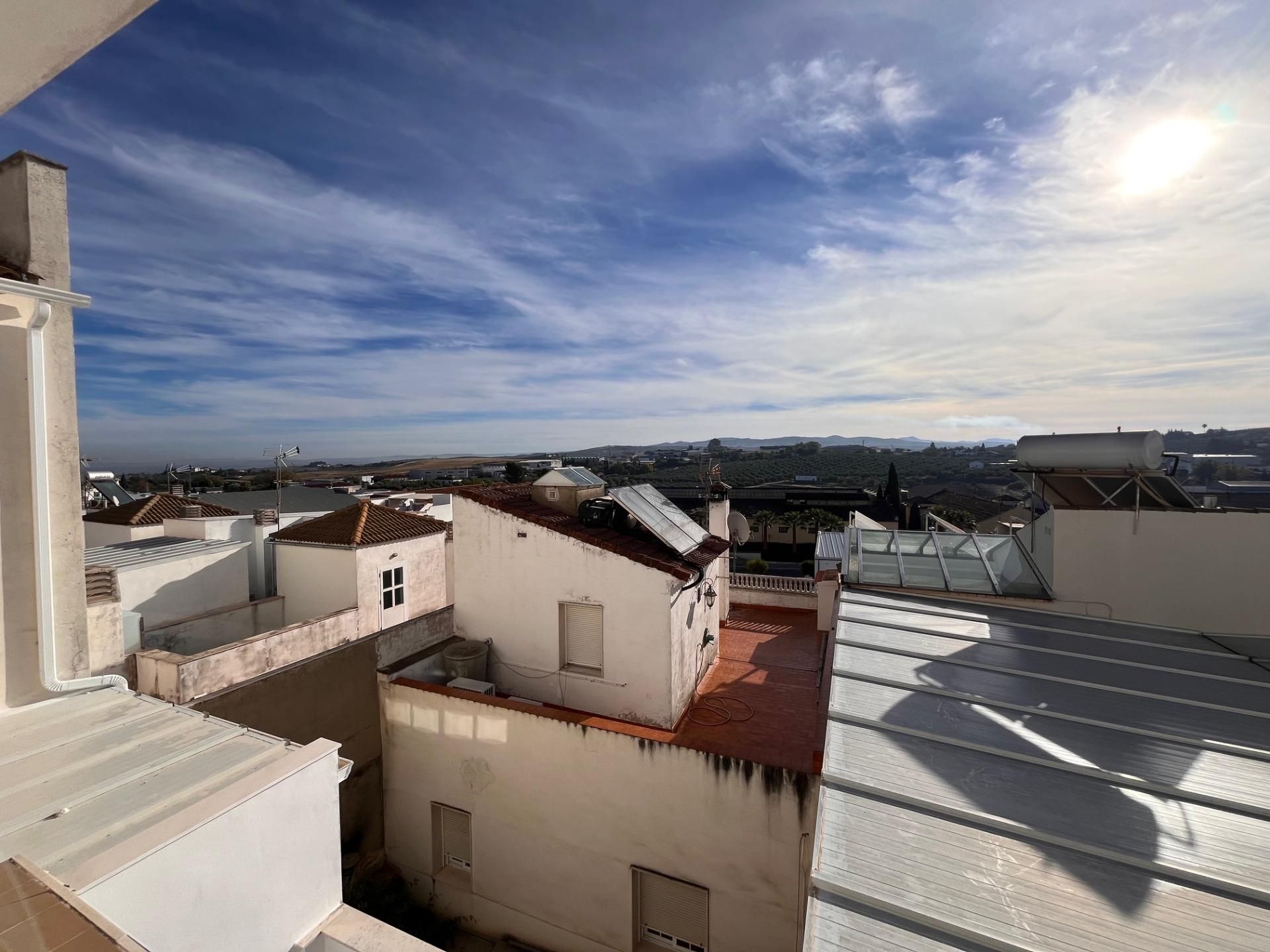 Vista exterior de Casa adosada en venda en Montilla amb Aire condicionat, Terrassa i Balcó