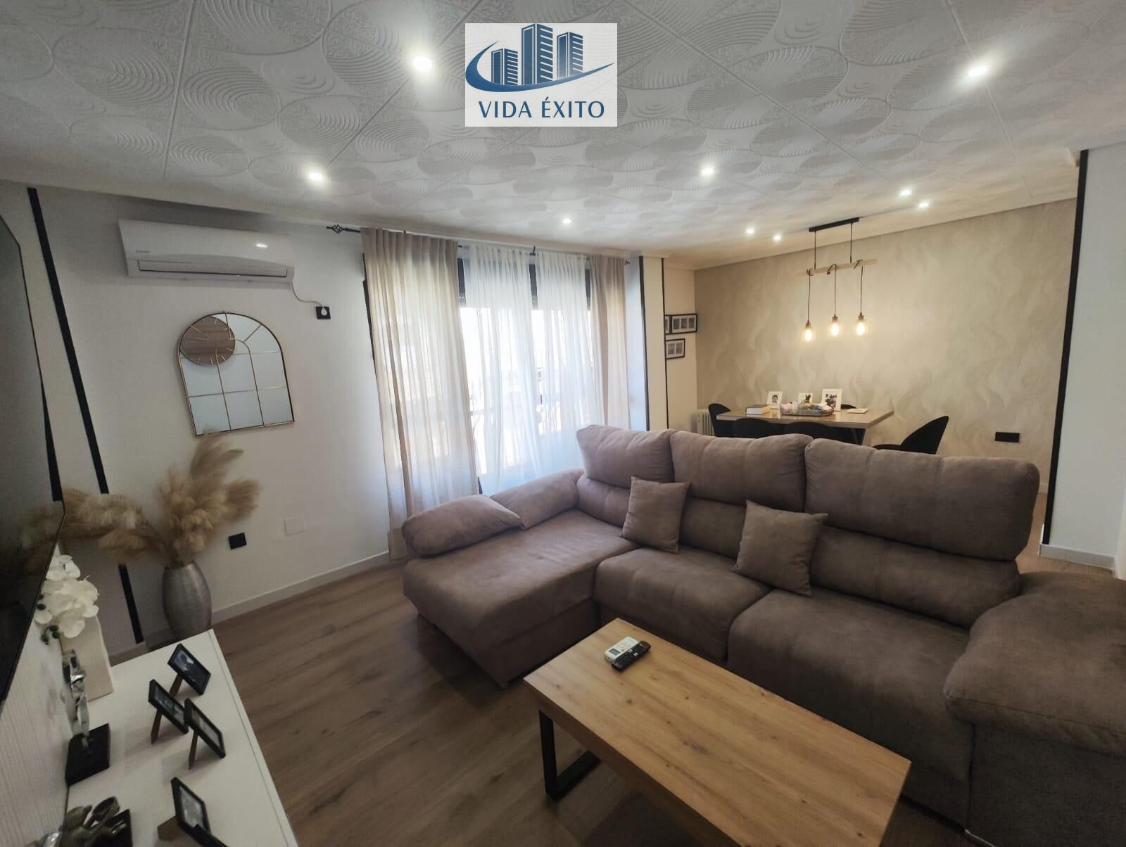 Living room of Flat for sale in Linares  with Air Conditioner and Balcony