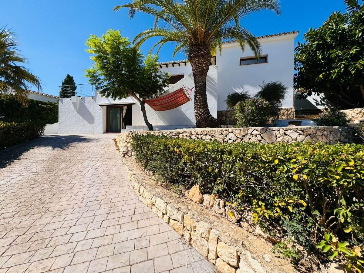 Vista exterior de Casa o xalet en venda en Benissa amb Aire condicionat, Calefacció i Jardí privat