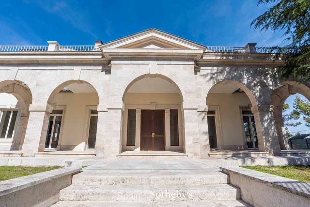 Casa-chalet en Venta en Avenida de Champagnat en Conde Orgaz - Piovera